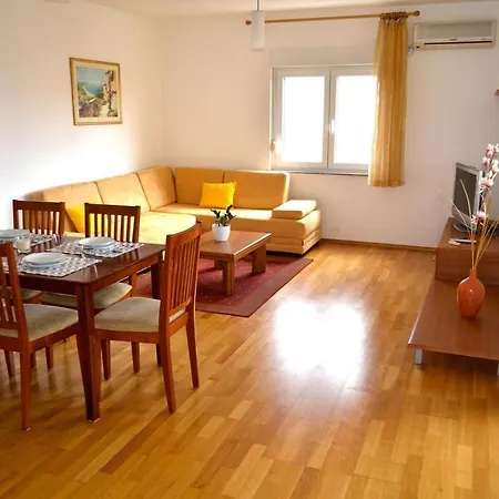 Family Friendly With A Swimming Pool Kozino, Zadar - 18121 Appartamento *